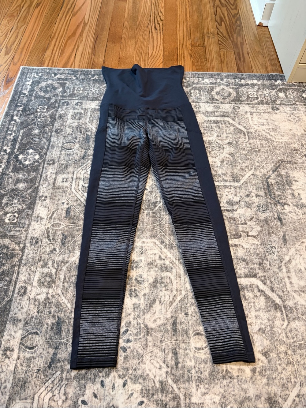 Offline by aerie High-Rise Gradient Stripe Leggings - Navy & Gray
